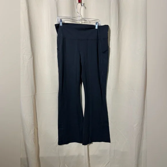 NWT Fabletics High-rise Flare Yoga pants - Picture 3 of 14